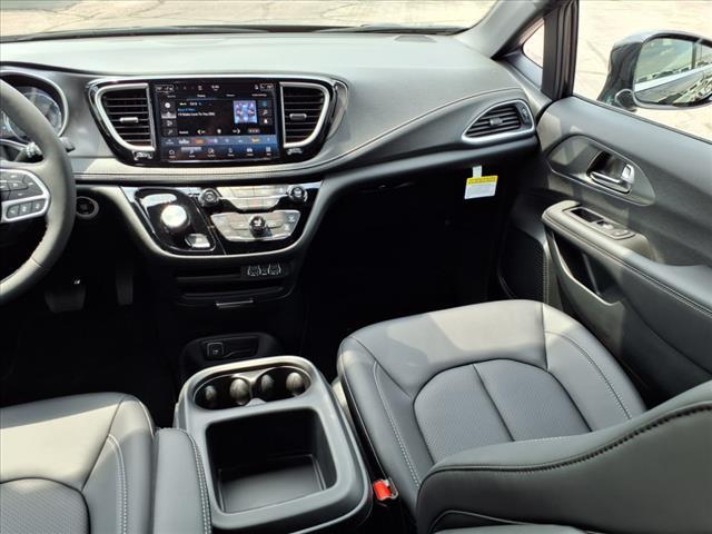 new 2025 Chrysler Pacifica car, priced at $44,445