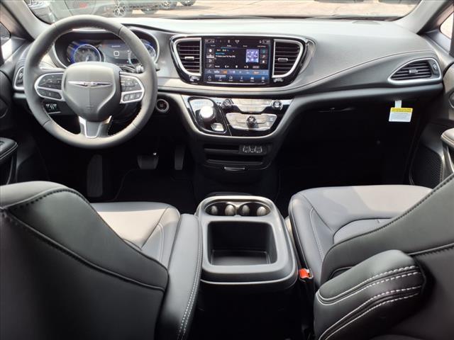 new 2025 Chrysler Pacifica car, priced at $44,445