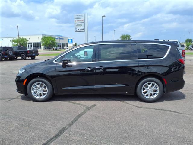 new 2025 Chrysler Pacifica car, priced at $44,445