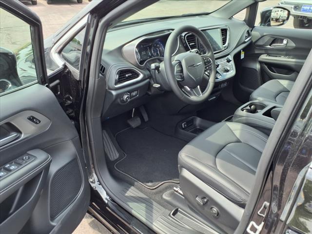 new 2025 Chrysler Pacifica car, priced at $44,445
