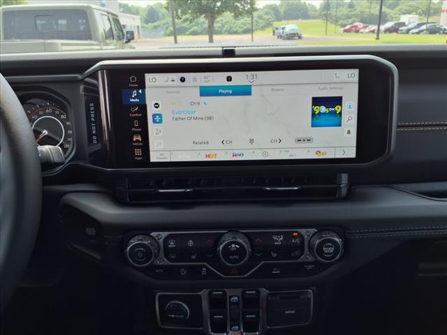 new 2025 Jeep Gladiator car, priced at $47,278
