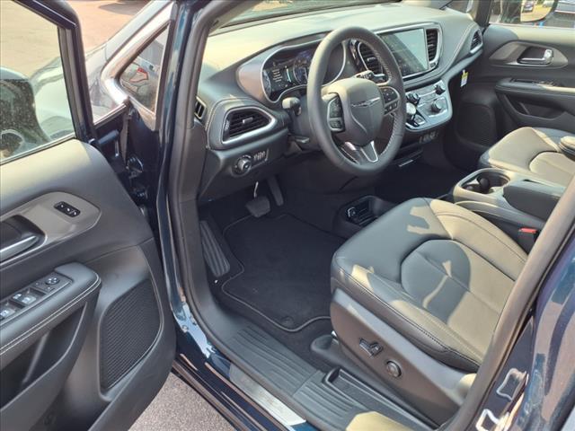 new 2025 Chrysler Pacifica car, priced at $48,336