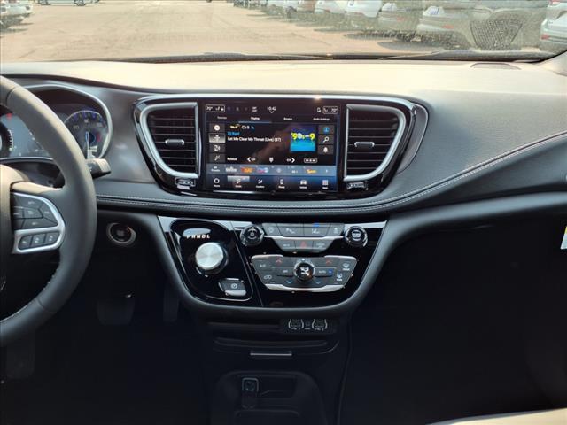 new 2025 Chrysler Pacifica car, priced at $48,336