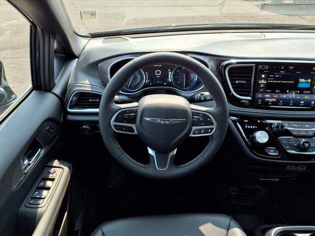 new 2025 Chrysler Pacifica car, priced at $48,336