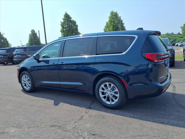 new 2025 Chrysler Pacifica car, priced at $48,336
