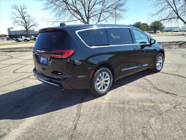 new 2024 Chrysler Pacifica car, priced at $42,099