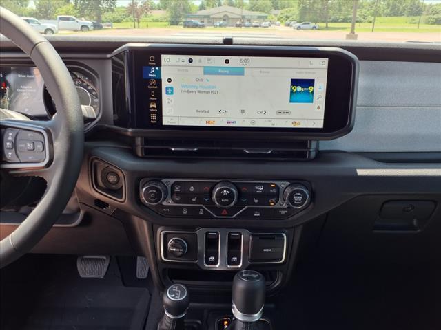 new 2025 Jeep Wrangler car, priced at $43,417