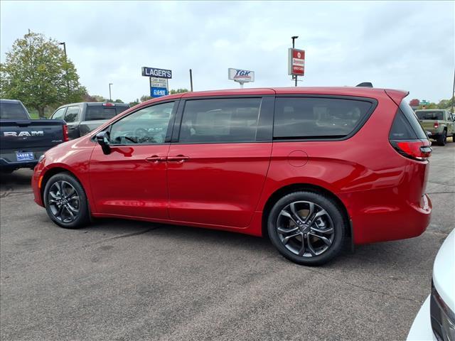 new 2026 Chrysler Pacifica car, priced at $45,299