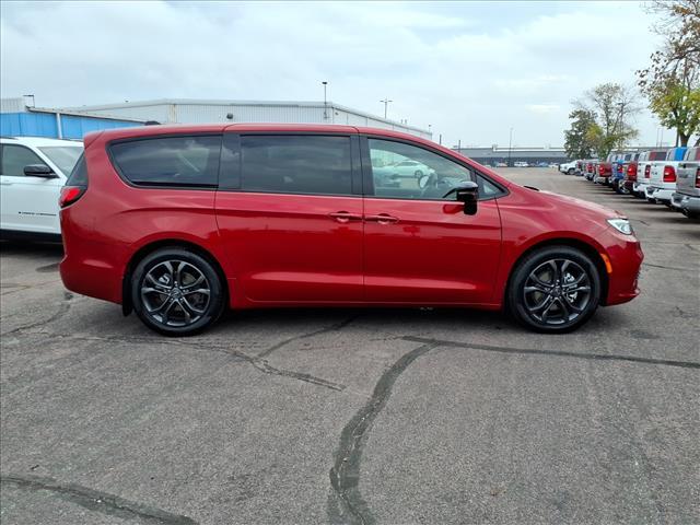 new 2026 Chrysler Pacifica car, priced at $45,299