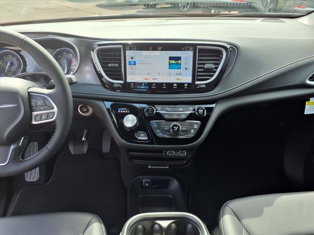 new 2025 Chrysler Pacifica car, priced at $44,713