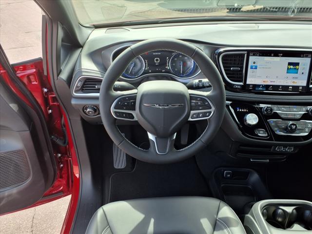new 2025 Chrysler Pacifica car, priced at $44,713