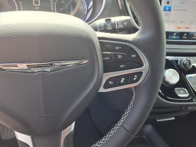 new 2025 Chrysler Pacifica car, priced at $44,713