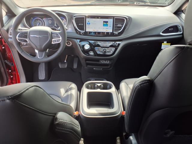 new 2025 Chrysler Pacifica car, priced at $44,713