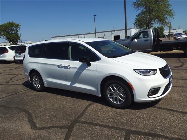 new 2024 Chrysler Pacifica car, priced at $39,299