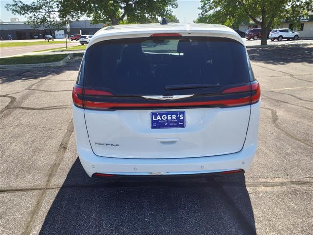 new 2024 Chrysler Pacifica car, priced at $39,299