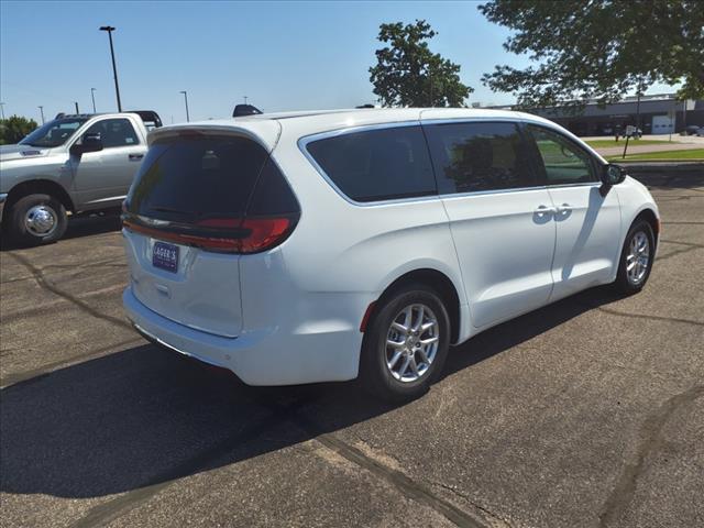 new 2024 Chrysler Pacifica car, priced at $39,299