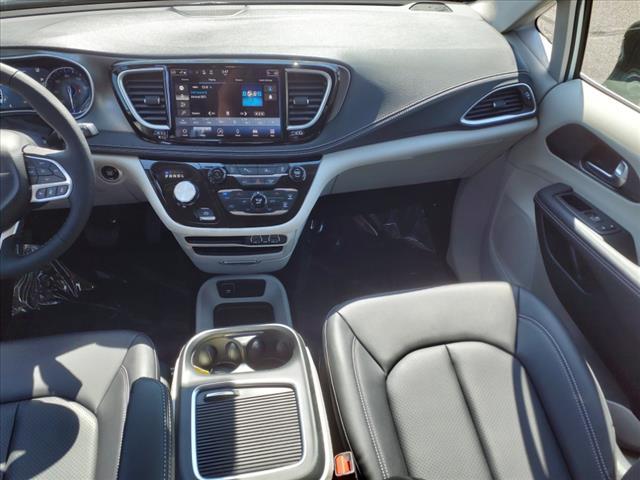 new 2024 Chrysler Pacifica car, priced at $39,299