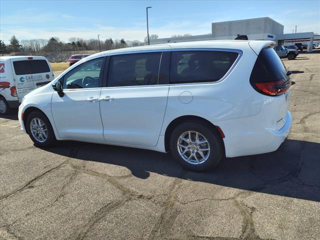 new 2024 Chrysler Pacifica car, priced at $39,299