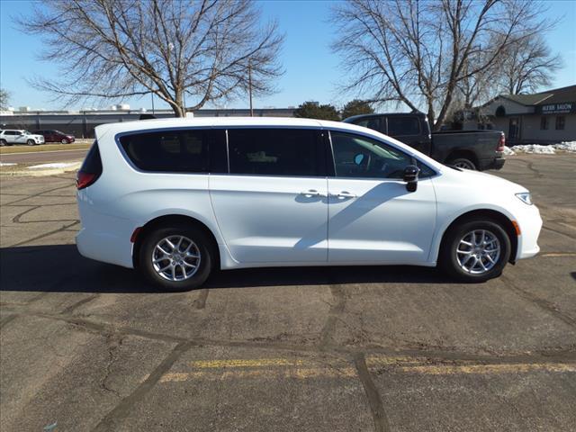 new 2024 Chrysler Pacifica car, priced at $39,299