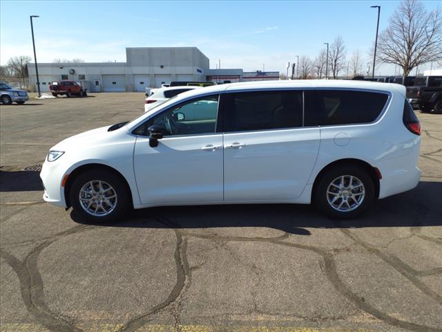 new 2024 Chrysler Pacifica car, priced at $39,299