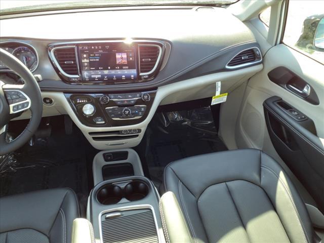 new 2024 Chrysler Pacifica car, priced at $39,299