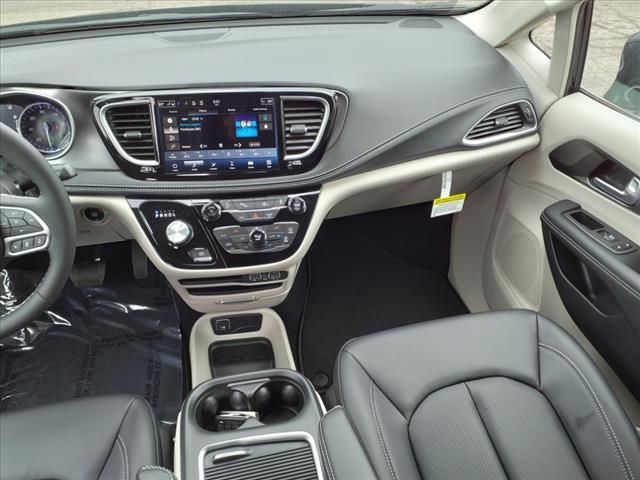 new 2024 Chrysler Pacifica car, priced at $43,499