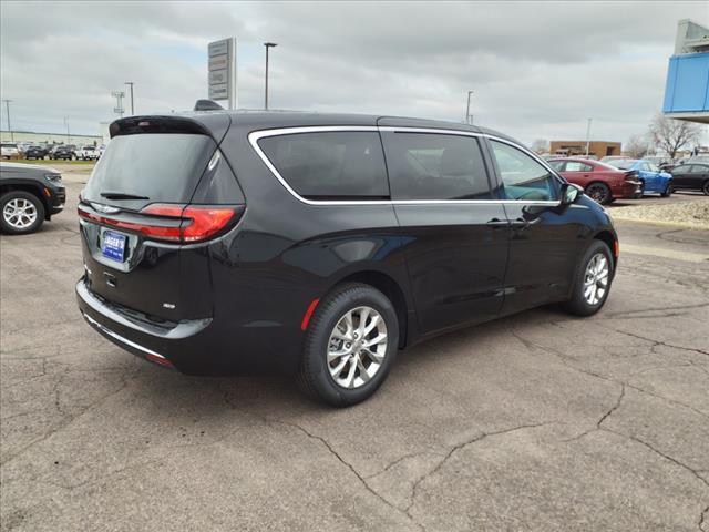 new 2024 Chrysler Pacifica car, priced at $43,499