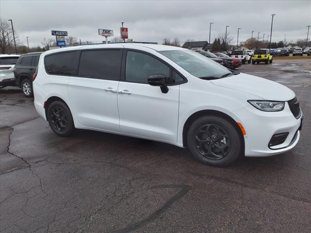 new 2024 Chrysler Pacifica Hybrid car, priced at $43,017