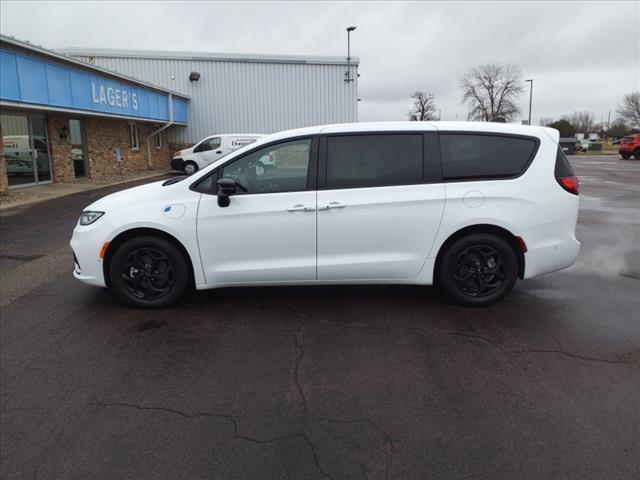 new 2024 Chrysler Pacifica Hybrid car, priced at $43,017