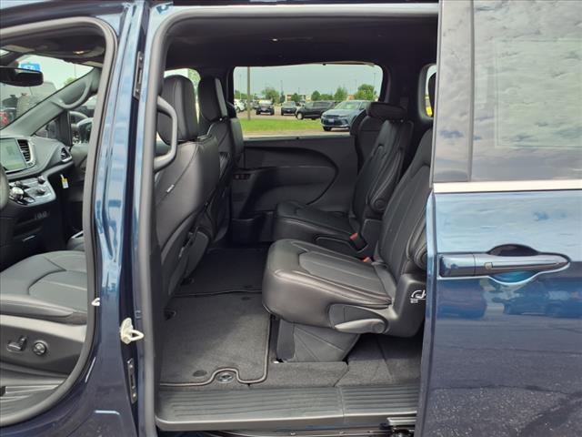 new 2025 Chrysler Pacifica car, priced at $44,713