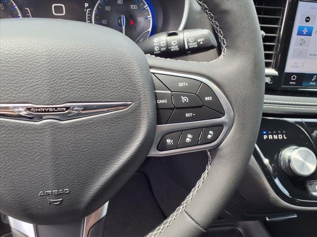 new 2025 Chrysler Pacifica car, priced at $44,713