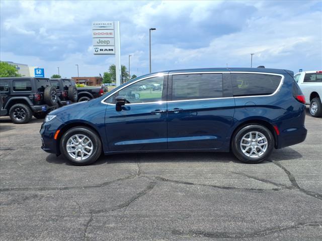 new 2025 Chrysler Pacifica car, priced at $44,713