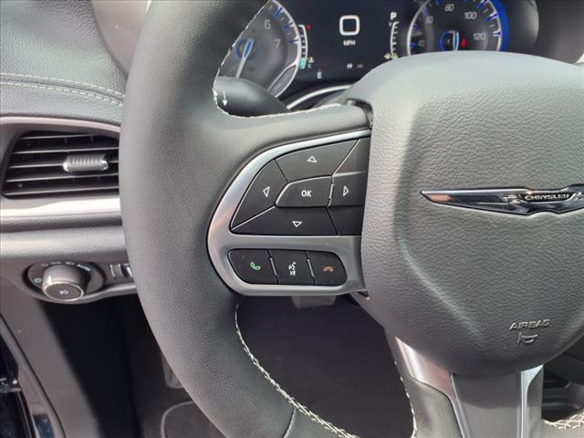 new 2025 Chrysler Pacifica car, priced at $44,713