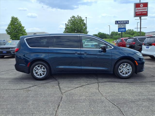 new 2025 Chrysler Pacifica car, priced at $44,713