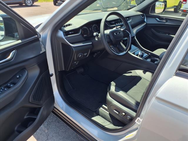 new 2025 Jeep Grand Cherokee car, priced at $48,781