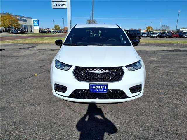new 2026 Chrysler Pacifica car, priced at $47,999