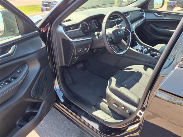 new 2025 Jeep Grand Cherokee car, priced at $44,566