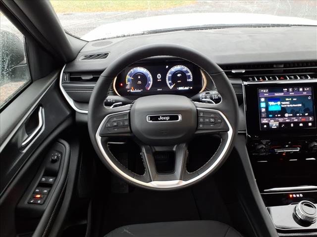 new 2025 Jeep Grand Cherokee car, priced at $41,299