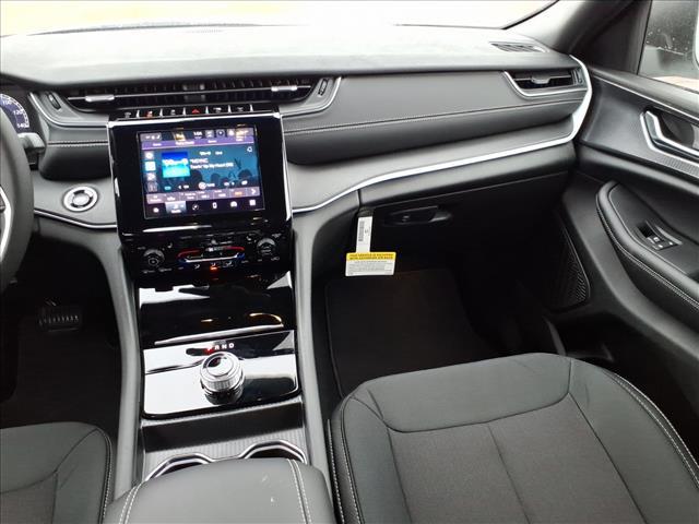 new 2025 Jeep Grand Cherokee car, priced at $41,299