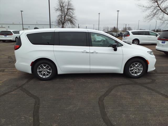 new 2024 Chrysler Pacifica car, priced at $39,299