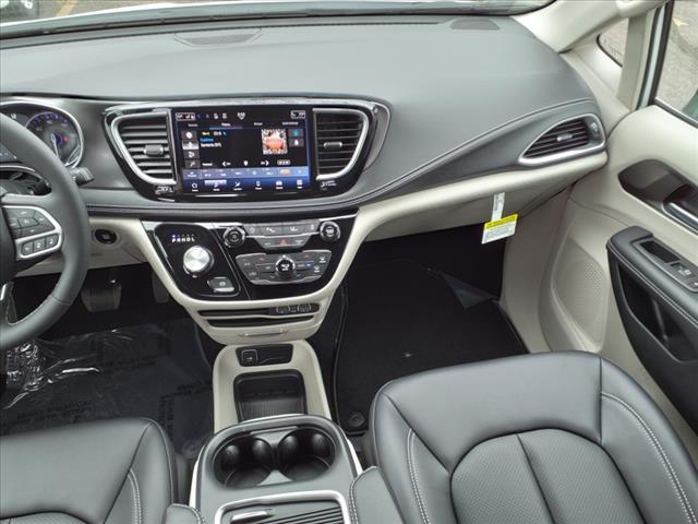 new 2024 Chrysler Pacifica car, priced at $39,299