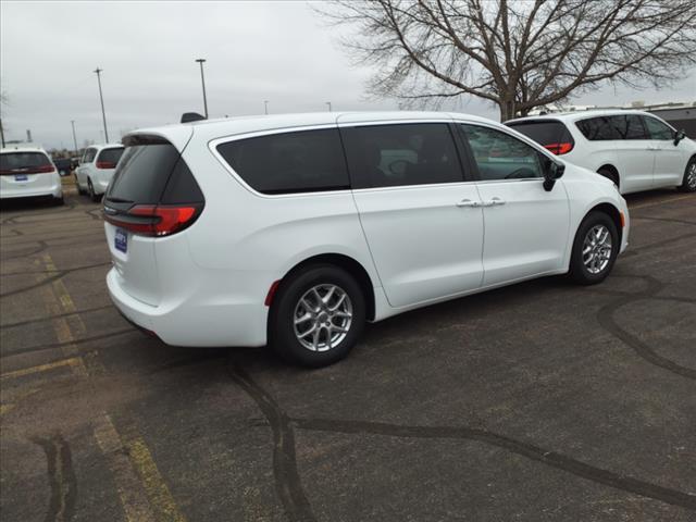 new 2024 Chrysler Pacifica car, priced at $39,299