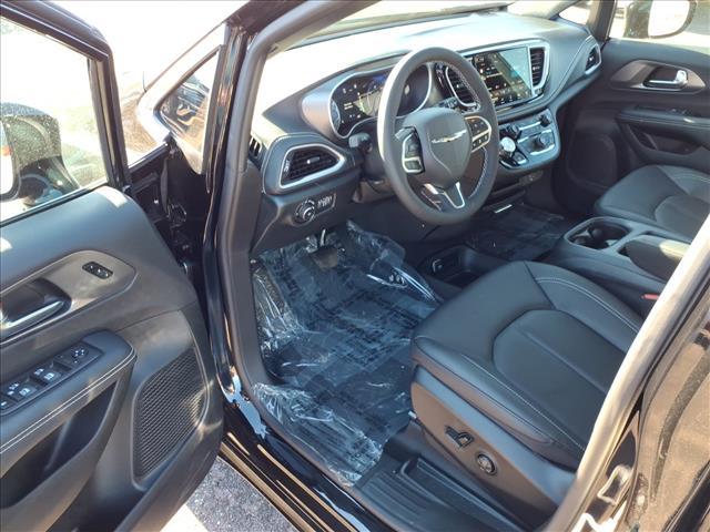 new 2026 Chrysler Pacifica car, priced at $45,899