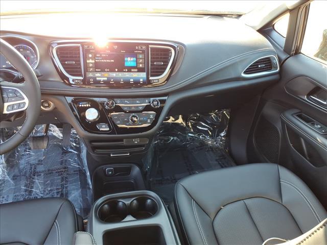 new 2026 Chrysler Pacifica car, priced at $45,899