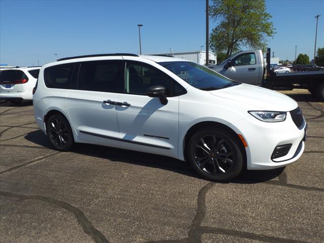 new 2024 Chrysler Pacifica car, priced at $41,399