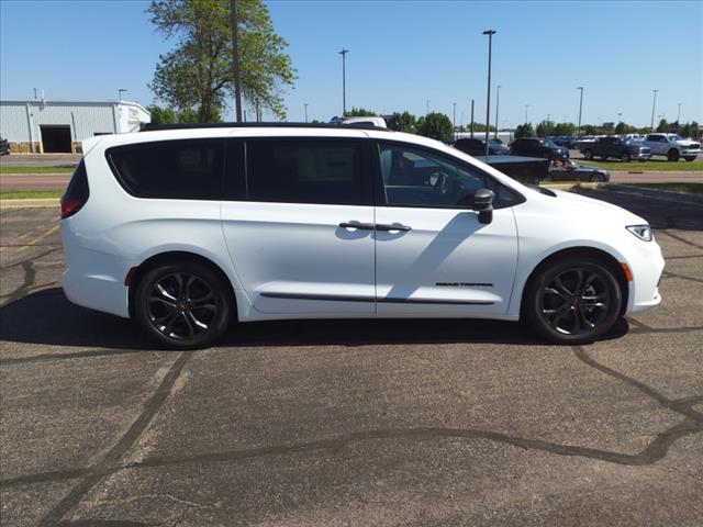 new 2024 Chrysler Pacifica car, priced at $41,399