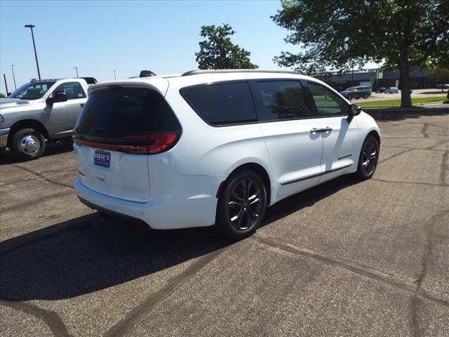 new 2024 Chrysler Pacifica car, priced at $41,399