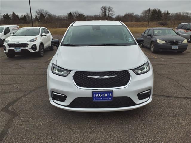 new 2024 Chrysler Pacifica car, priced at $39,299