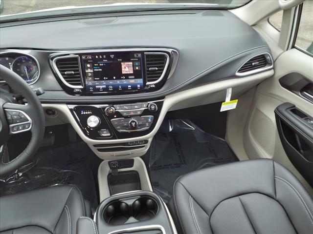 new 2024 Chrysler Pacifica car, priced at $39,299