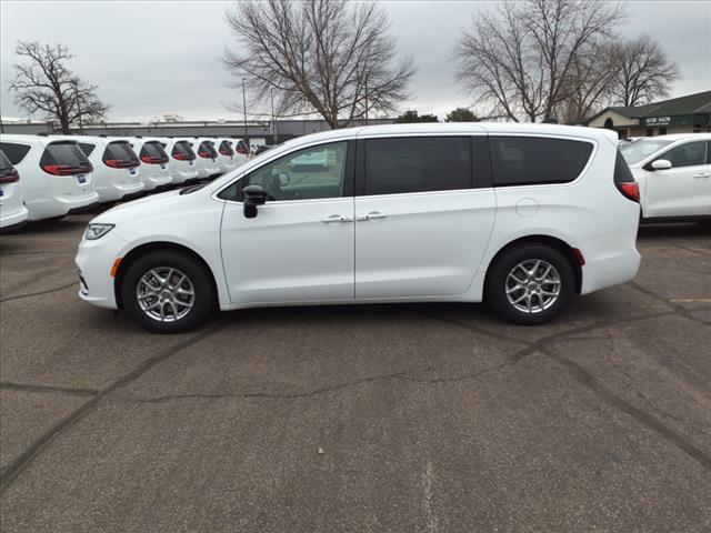 new 2024 Chrysler Pacifica car, priced at $39,299